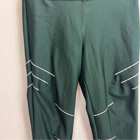 ALO Yoga Sequence Reflective Leggings in Forest Green - Picture 3 of 9